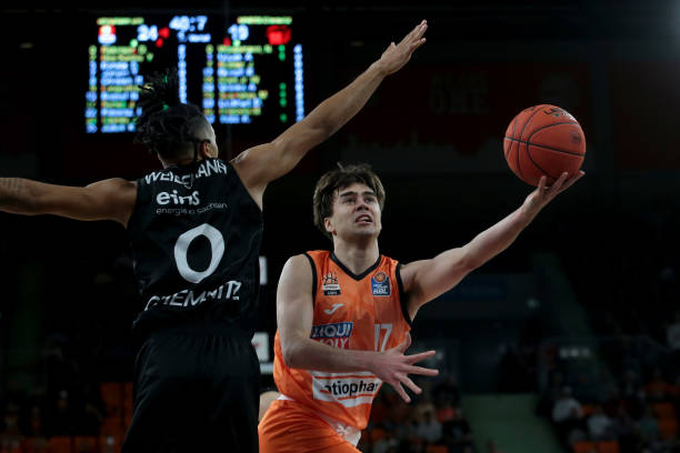 孩们模仿和 孩们模仿和